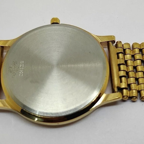 Vintage Style Seiko Quartz Mens Gold Watch & Black accents W/ Metal Strap - Picture 5 of 5